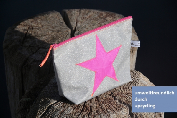 wasserdichte Airtexkosmetiktasche in silber mit pinken Stern